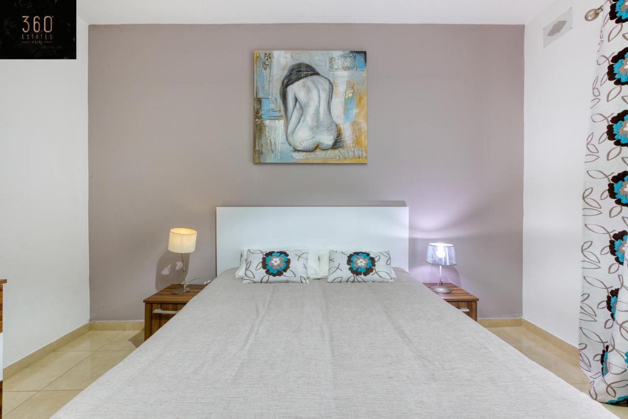 Charming Home Meters From The Seafront With Terrace By 360 Estates St. Paul's Bay Exterior foto